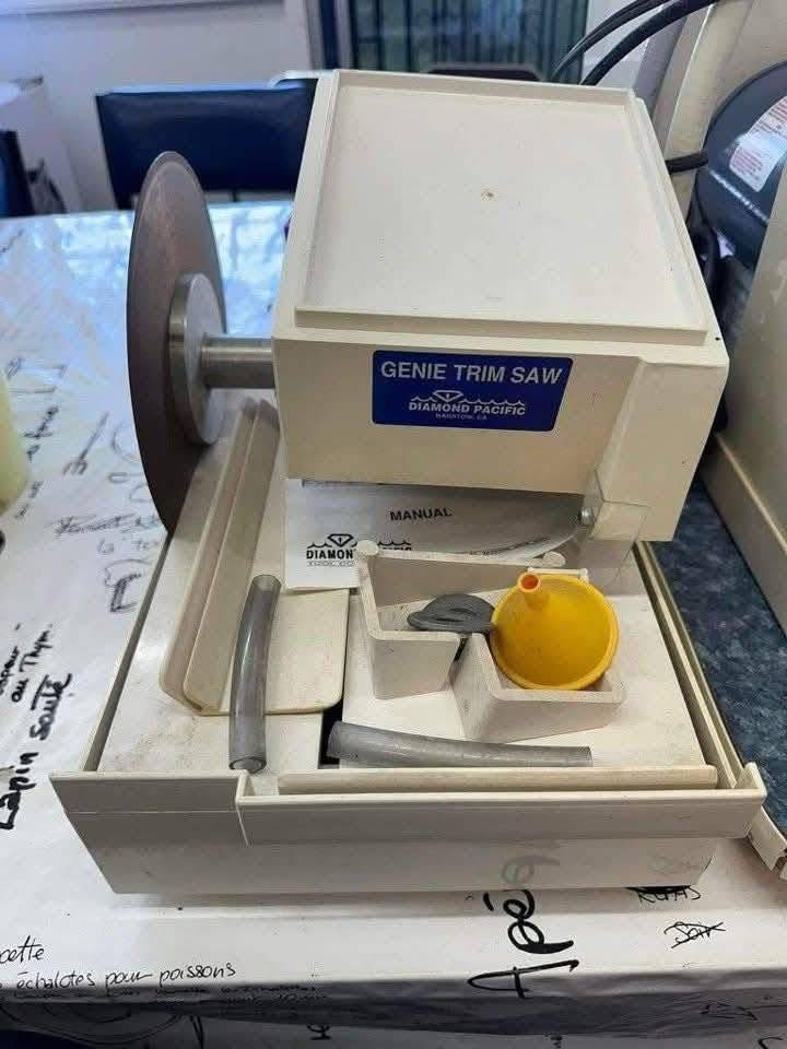 Diamond Pacific Genie 6" x 6-Wheel Cabbing Machine with Trim Saw - Image 6